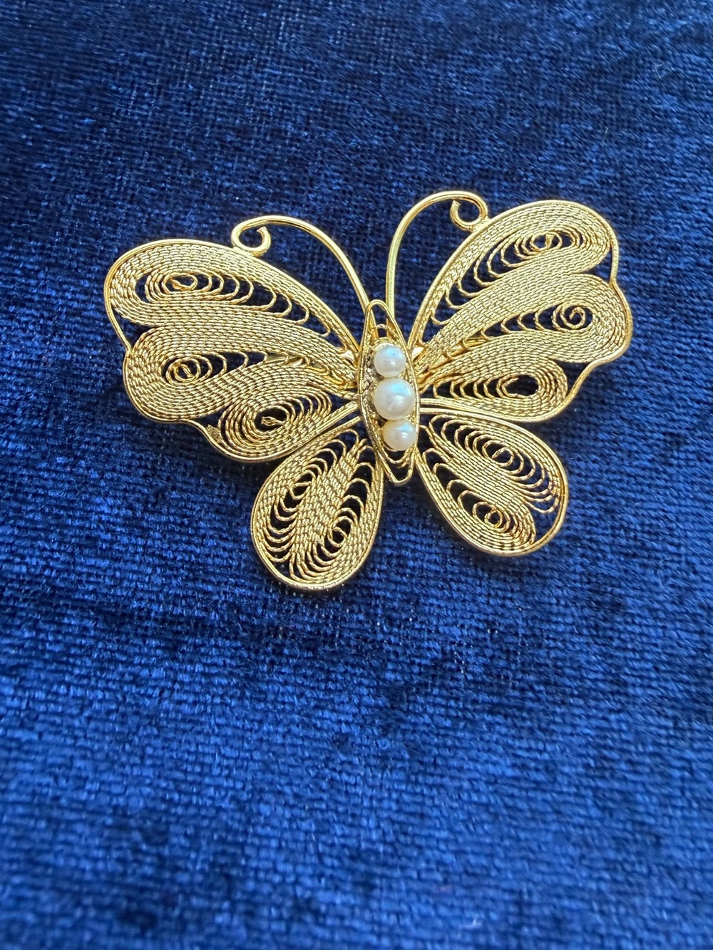 Vintage Butterfly Gold Tone Filagree W/ 3 Faux Pearls Brooch